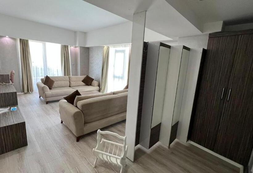 اتاق لوکس سه تخته, Mox Hotel Wellness & Spa