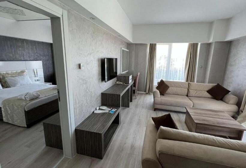اتاق لوکس سه تخته, Mox Hotel Wellness & Spa