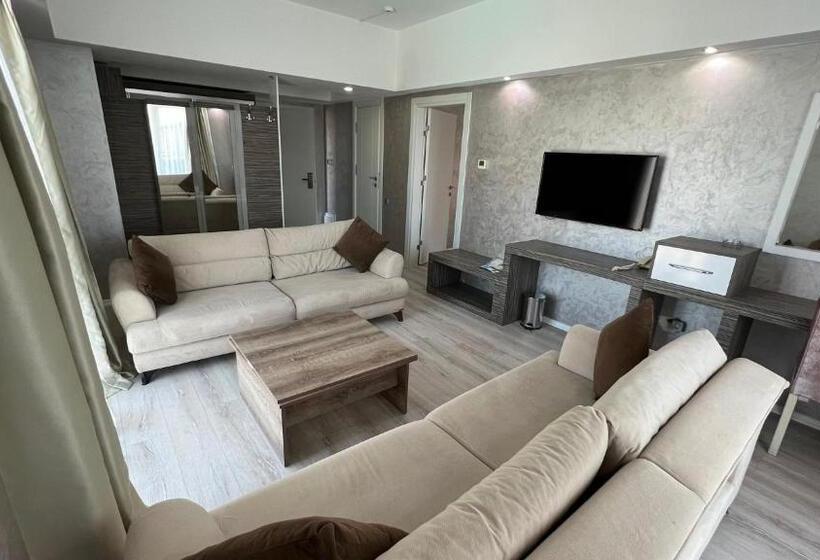 اتاق لوکس سه تخته, Mox Hotel Wellness & Spa