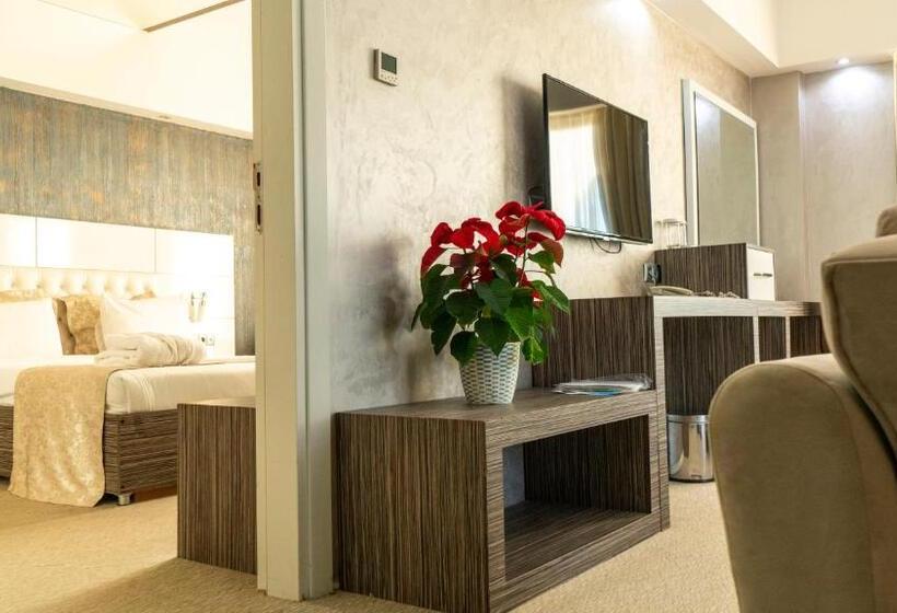 اتاق لوکس سه تخته, Mox Hotel Wellness & Spa