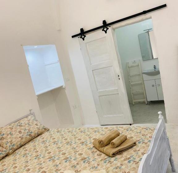Quarto Deluxe, Chicchisanti