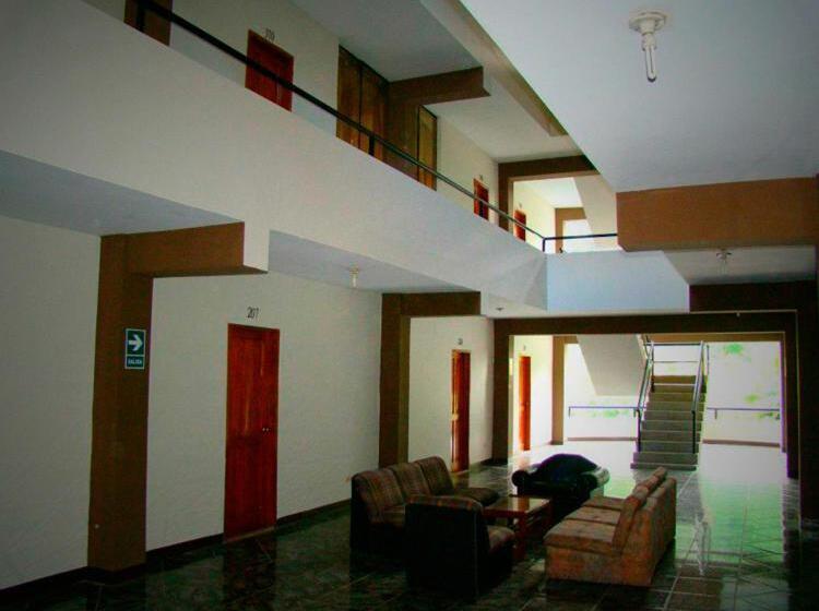اتاق استاندارد چهار تخته, Chanchamayo Inn