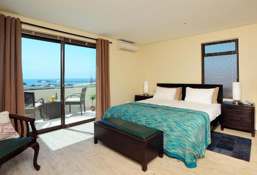 اتاق راحتی با چشم‌انداز دریا, Beach Hotel Swakopmund