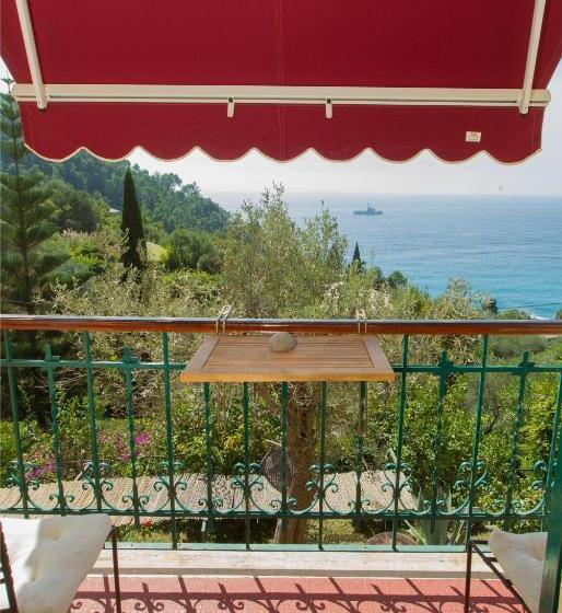 اتاق استاندارد با بالکن و چشم‌انداز دریا, Villa Belvedere