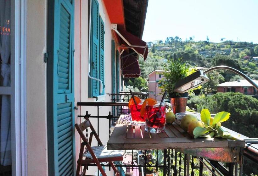 اتاق استاندارد با بالکن و چشم‌انداز دریا, Villa Belvedere