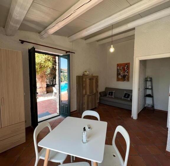 اتاق استاندارد سه تخته با چشم‌انداز استخر, B&b Etico La Casa Di Toti