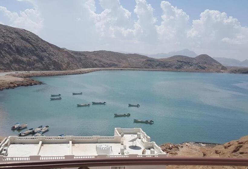 اتاق استاندارد با چشم‌انداز دریا, Al Ayjah Plaza