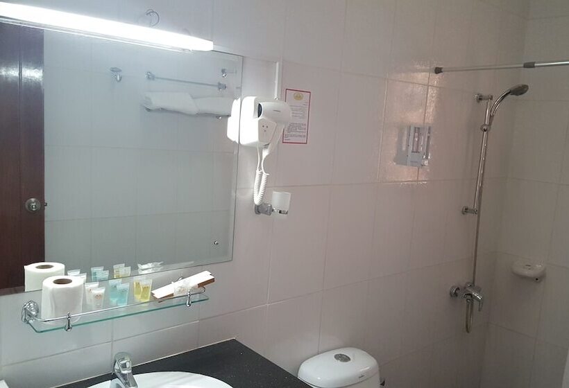 اتاق استاندارد با چشم‌انداز دریا, Al Ayjah Plaza