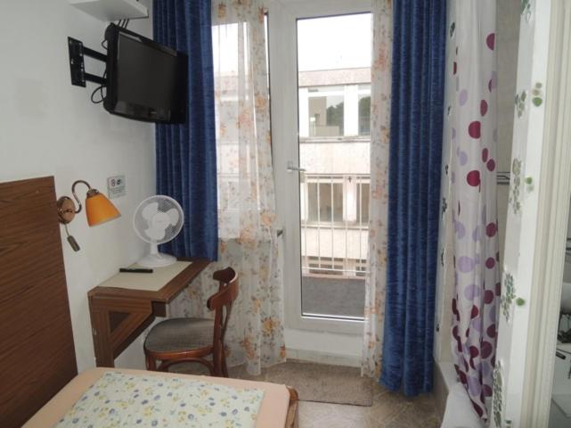 اتاق استاندارد یک تخته با سرویس بهداشتی مشترک, Hostel Heinzelmännchen