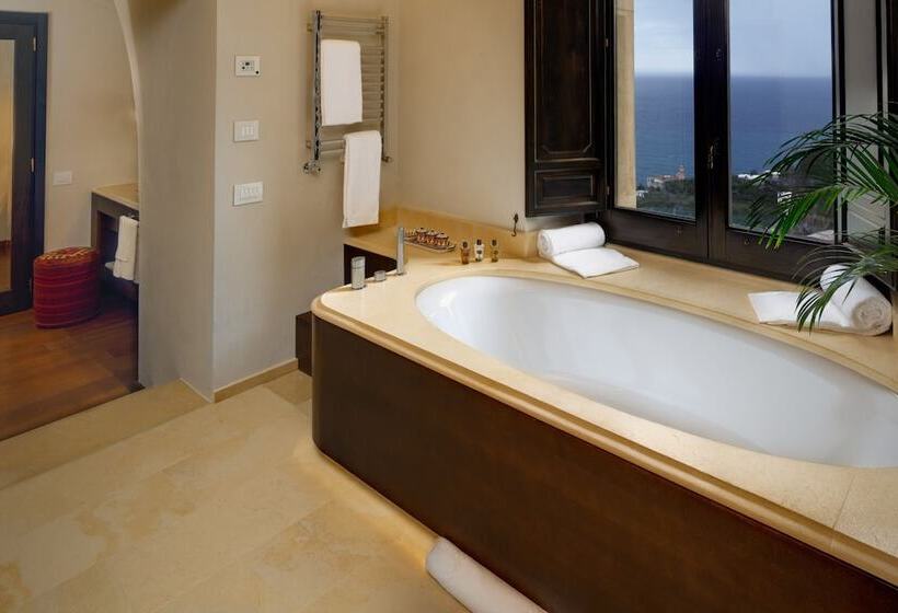 سوئیت اجرایی با چشم‌انداز دریا, Monastero Santa Rosa Hotel & Spa