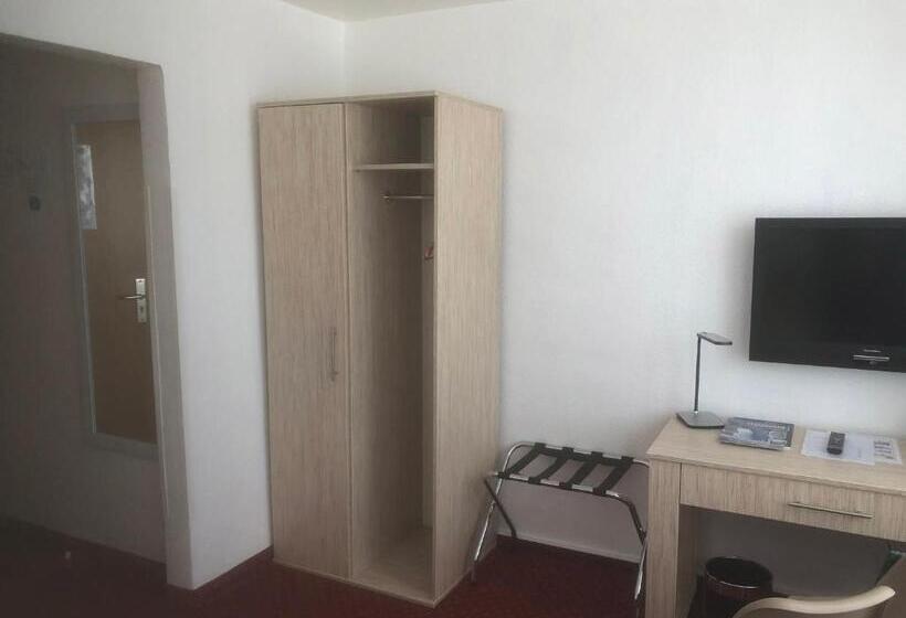 Номер Стандарт, Sechzehn