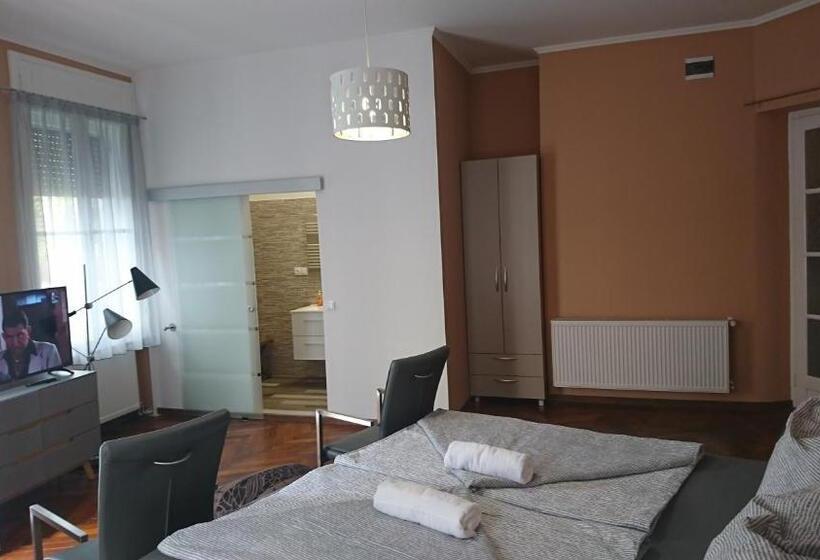اتاق استاندارد با بالکن, Central Vendégház
