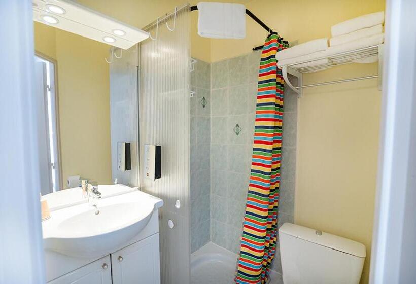 اتاق استاندارد سه نفره, Logis Hôtel Le Rialto