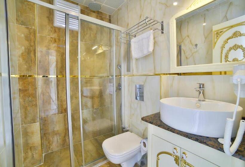 اتاق خانوادگی با چشم‌انداز جانبی دریا, Nayla Palace Hotel Special Category