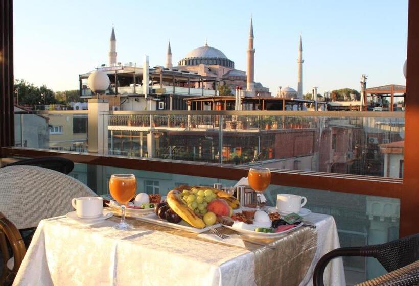 اتاق خانوادگی با چشم‌انداز جانبی دریا, Nayla Palace Hotel Special Category