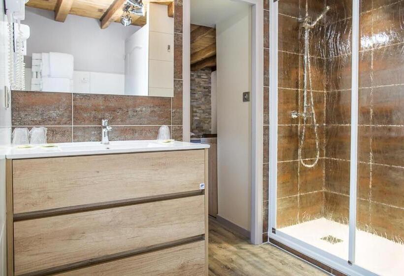 Трехместный Номер Классика, Logis Hotel Erreguina