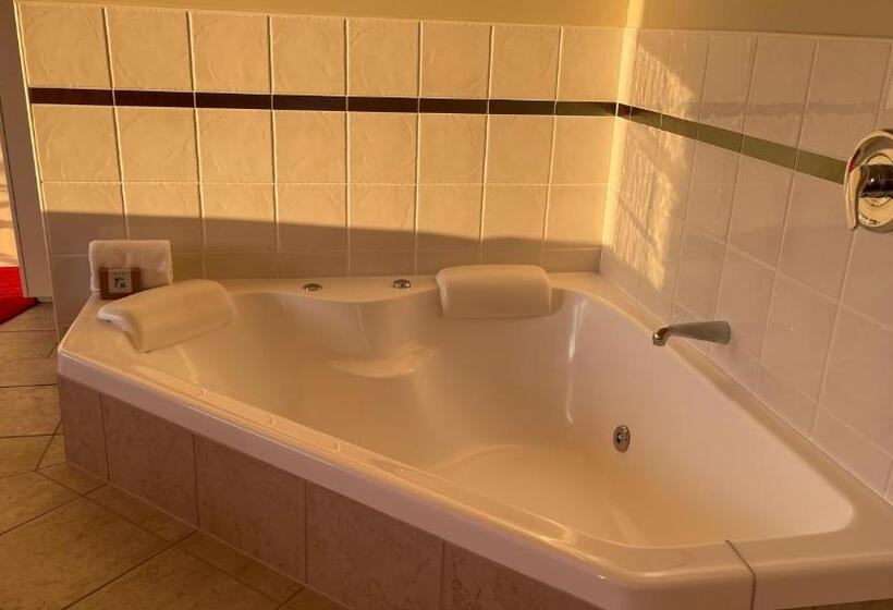 Люкс Повышенной Комфортности, Chantillys Motor Lodge