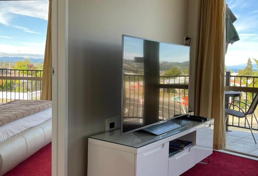 Люкс Повышенной Комфортности, Chantillys Motor Lodge