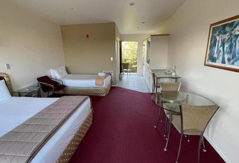 Студия Стандарт, Chantillys Motor Lodge