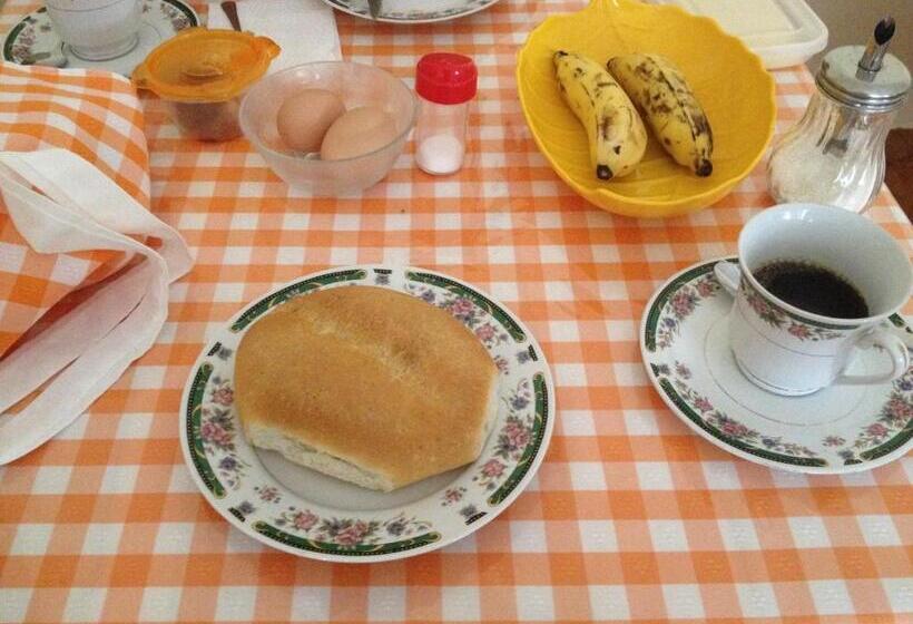 اتاق استاندارد سه نفره, Sissi's B&b