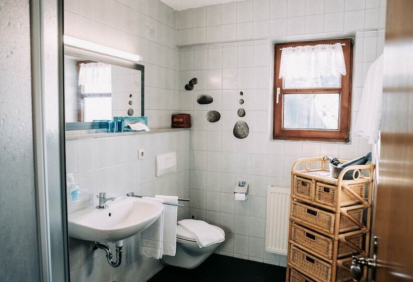 Номер Стандарт, Waldpension Jagerstuberl