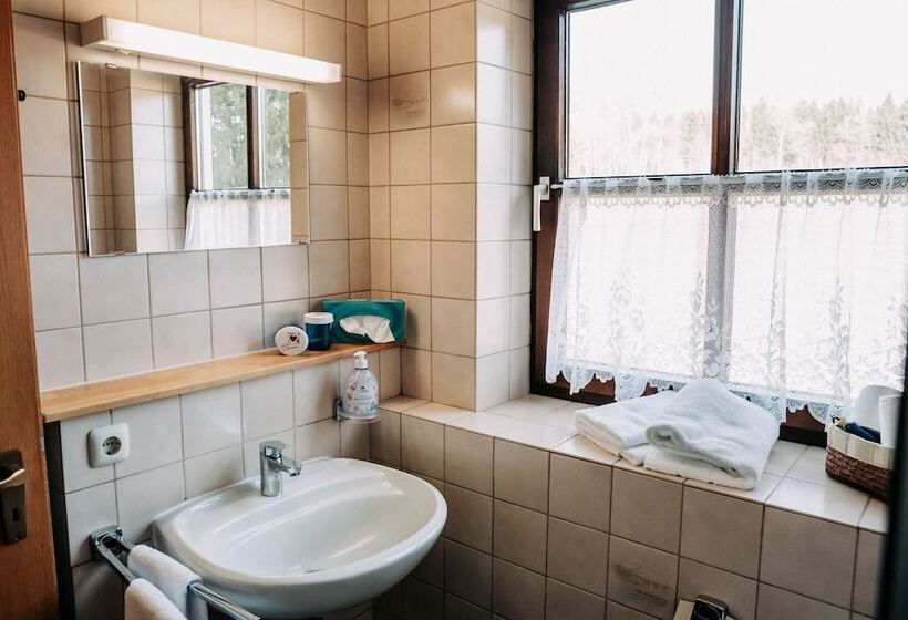 Номер Стандарт, Waldpension Jagerstuberl