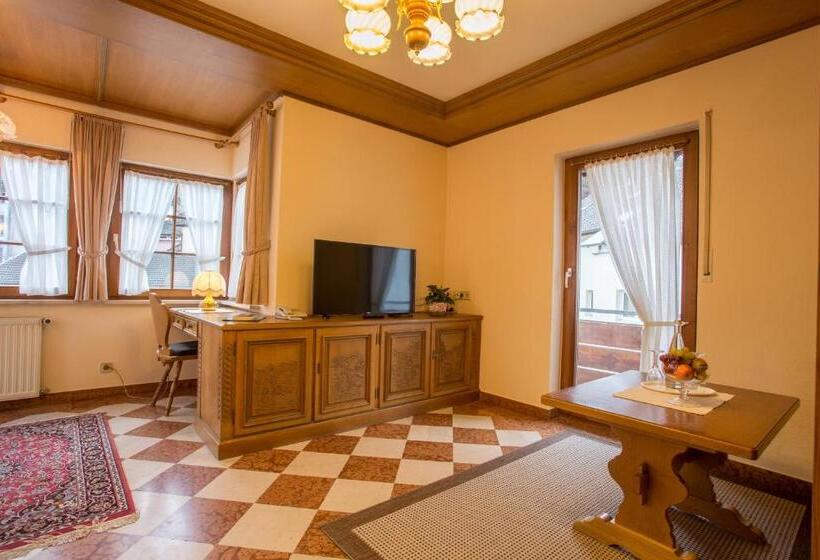 Family Suite, Hirsch