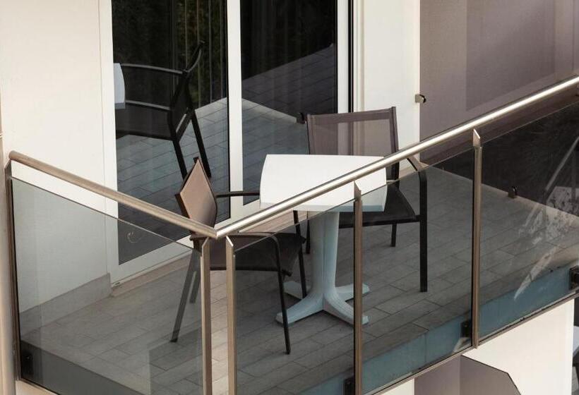 Номер Executive, Kristal Palace   Tonelli Hotels   Adult Friendly
