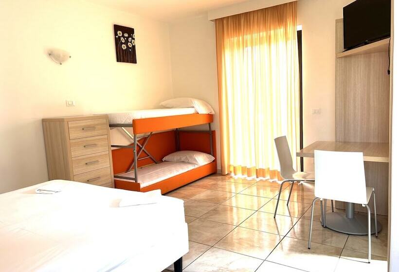 اتاق استاندارد چهار تخته, Resort Park Village