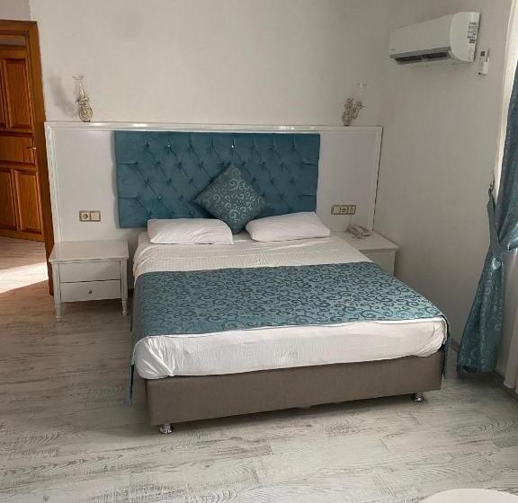 اتاق لوکس با چشمانداز شهر, Urcu