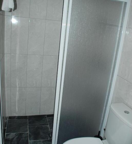 اتاق لوکس با چشمانداز استخر, Urcu