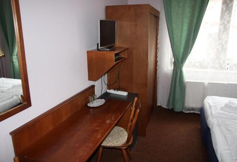 חדר סטנדרט לשלושה, Zum Goldenen Stern