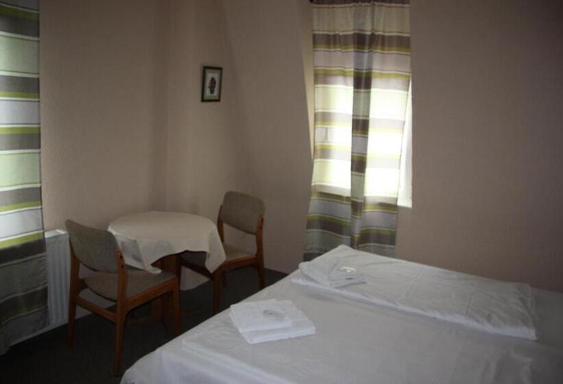 חדר סטנדרט לארבעה, Zum Goldenen Stern