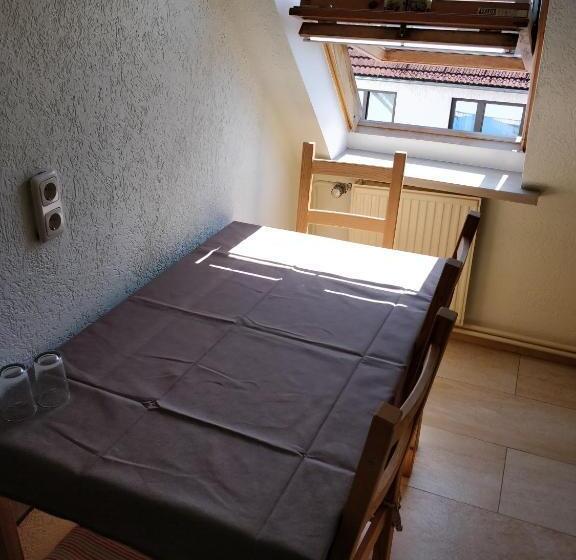 דירת חדר, Zum Goldenen Stern