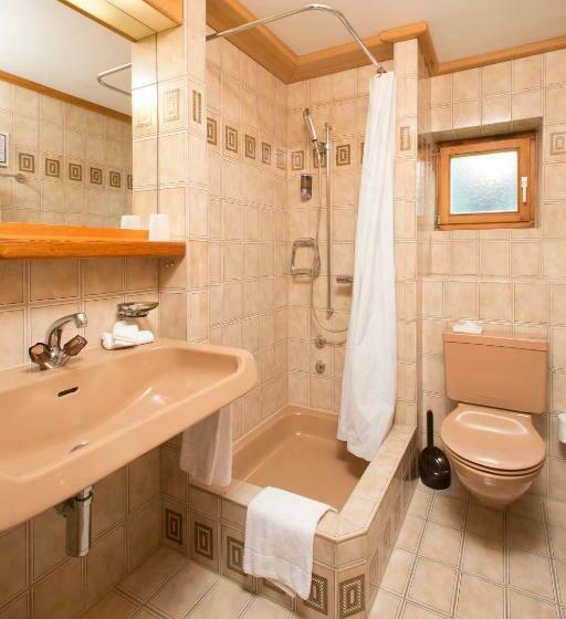 اتاق استاندارد یک تخته با بالکن, Arena Guesthouse