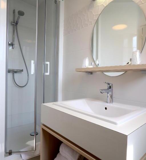 Четырехместный Номер Стандарт Вид на Море, Hôtel Miléade De La Plage   Binic