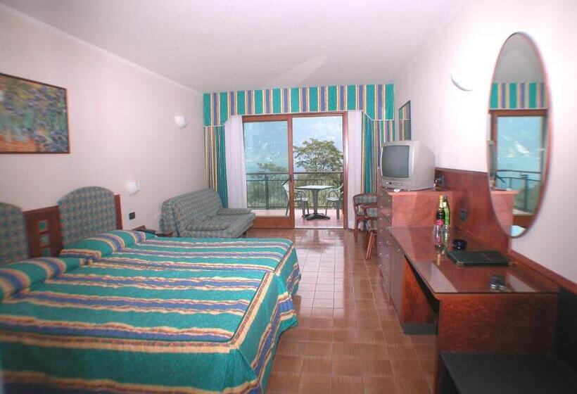 اتاق استاندارد با چشم‌انداز دریاچه, Ilma Lake Garda Resort