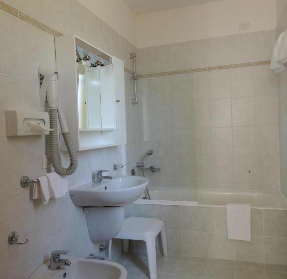 اتاق استاندارد با چشم‌انداز کوهستان, Ilma Lake Garda Resort