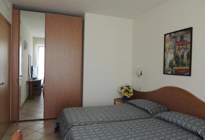 اتاق استاندارد با چشم‌انداز کوهستان, Ilma Lake Garda Resort