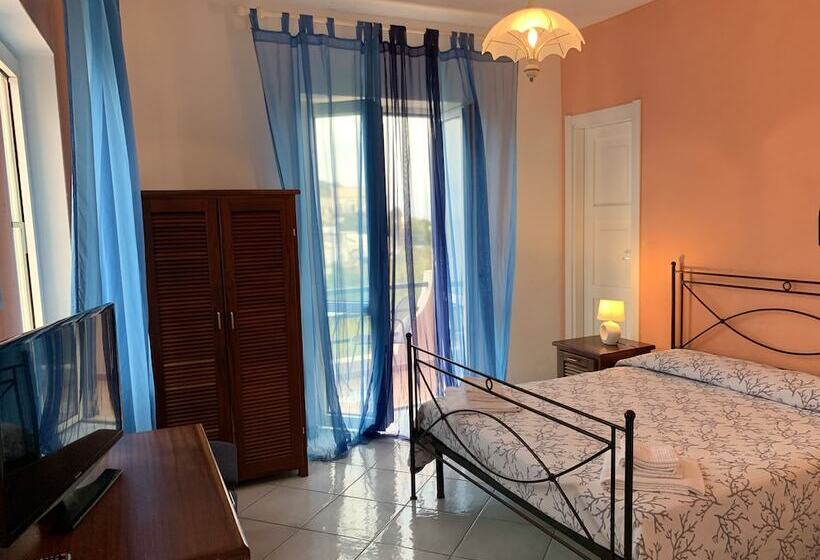 Triple Room Sea View, Ortensia