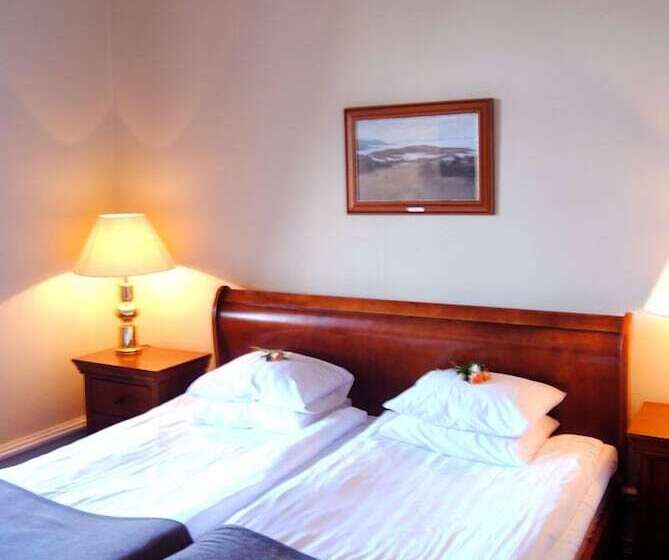 Family Suite, Strand