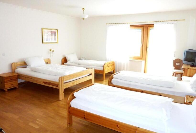 4인용 스탠다드 룸, Airport Hotel Fortuna