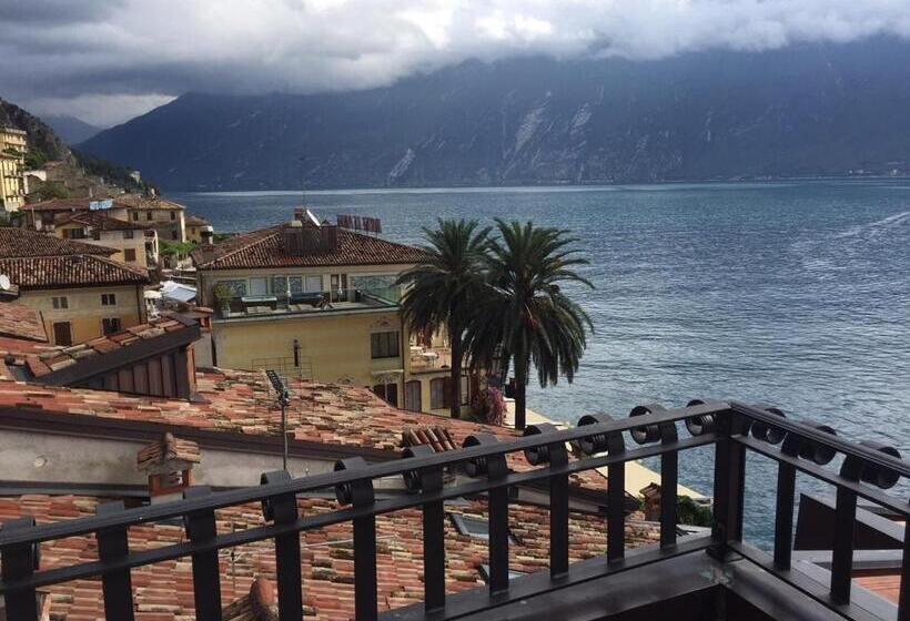 غرفة سوبيريور إطلالة على البحيرة, Albergo Ristorante Montebaldo