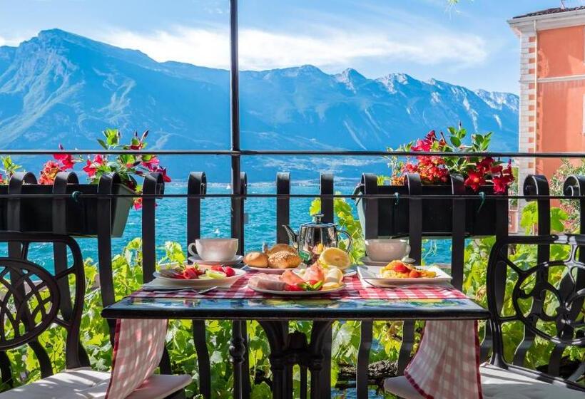 غرفة قياسية مزوَّدة بشُرفة, Albergo Ristorante Montebaldo