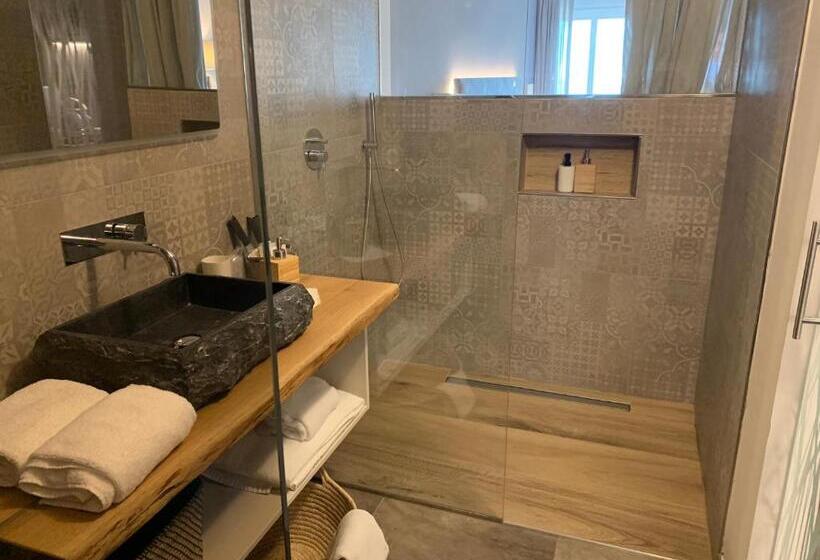 استوديو قياسي مطل على البحيرة, Albergo Ristorante Montebaldo