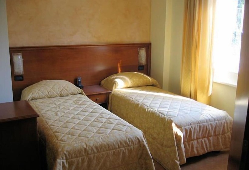غرفة سوبيريور إطلالة على البحيرة, Albergo Ristorante Montebaldo