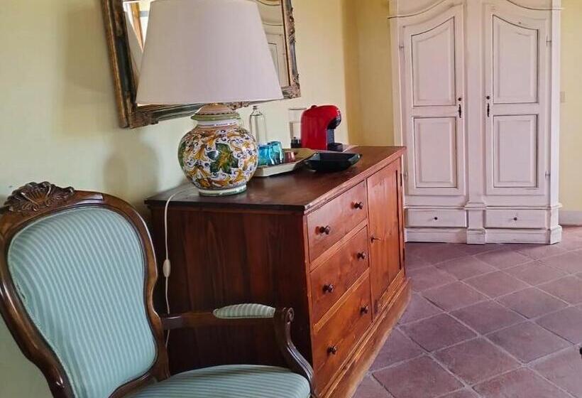 غرفة سوبيريور, Borgo Livernano