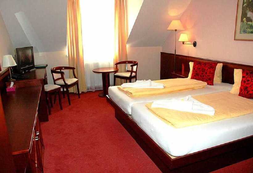 Habitación Estándar, Komorni Hurka