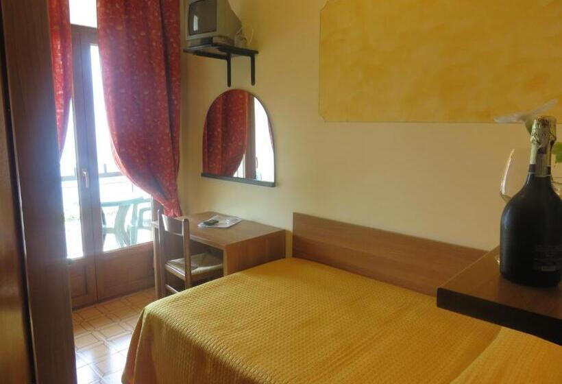 اتاق استاندارد یک نفره, Merano