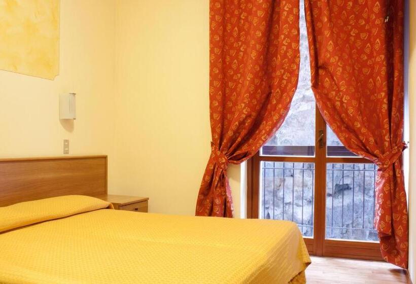 اتاق اکونومی, Merano
